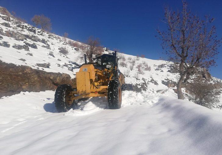 Batman’da kar nedeni ile kapanan köy yolları açılıyor G2