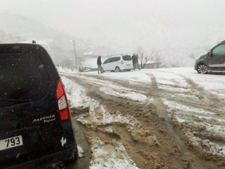 Batman’da kar nedeni ile kapanan köy yolları açılıyor G5