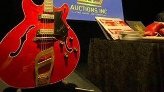 Elvis Presley’in gitarı rekor fiyata satıldı