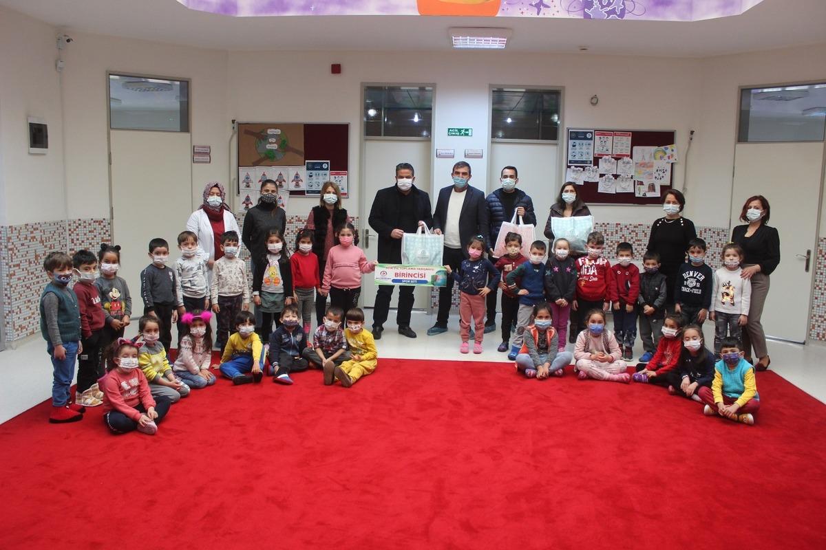 En fazla atık pil toplayan okullar &ouml;d&uuml;llendirildi