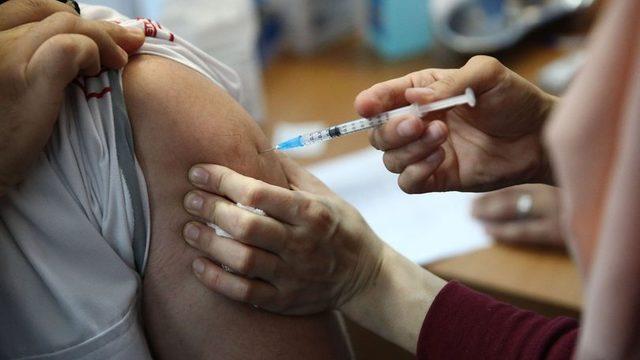 Son Dakika: 60 yaş üzerine aşılama başladı