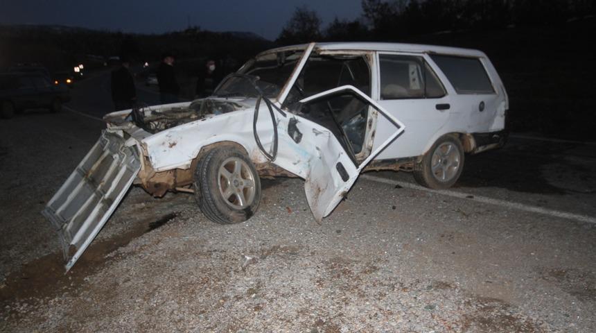 Beyşehir’de iki otomobil çarpıştı: 2 yaralı