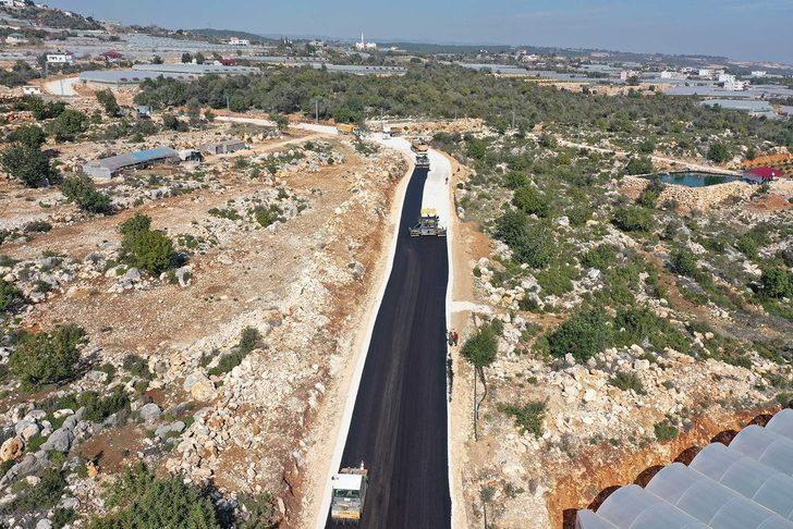 Mersin’de kırsal mahallerin grup yollarının sıkıntıları çözülüyor G2