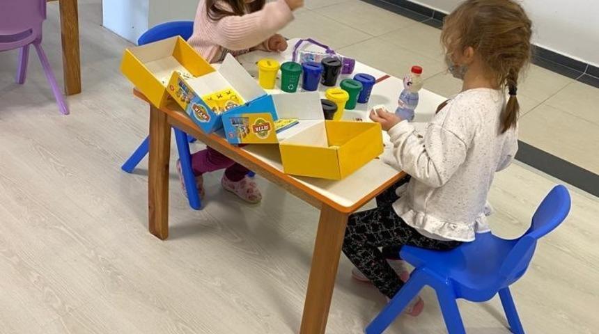 Okullara atık ayrıştırma oyun seti dağıtıldı