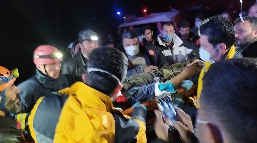 Kaybolduktan 38 saat sonra kaza yaptığı yerde yaralı halde bulundu