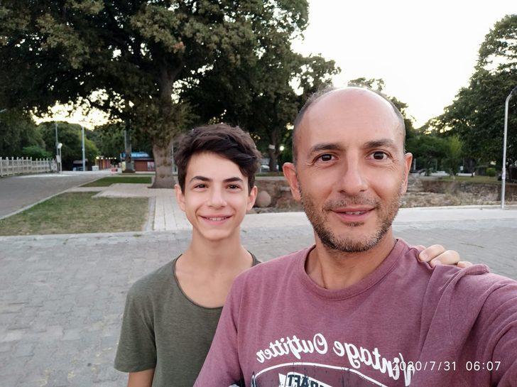 Burhaniye’de ayın batımı böyle görüntülendi G2