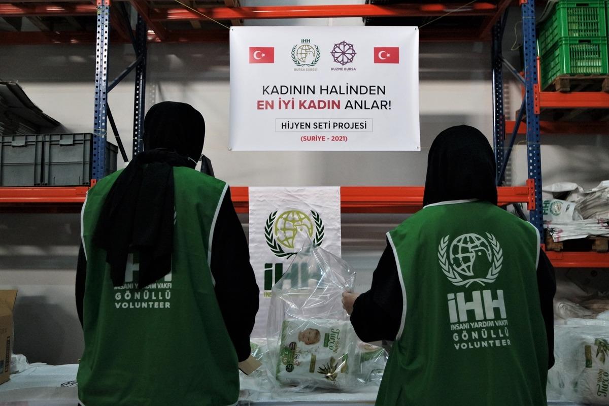 Suriye'deki kamplarda kalan kadınların dramından etkilenip yardım i&ccedil;in seferber oldular