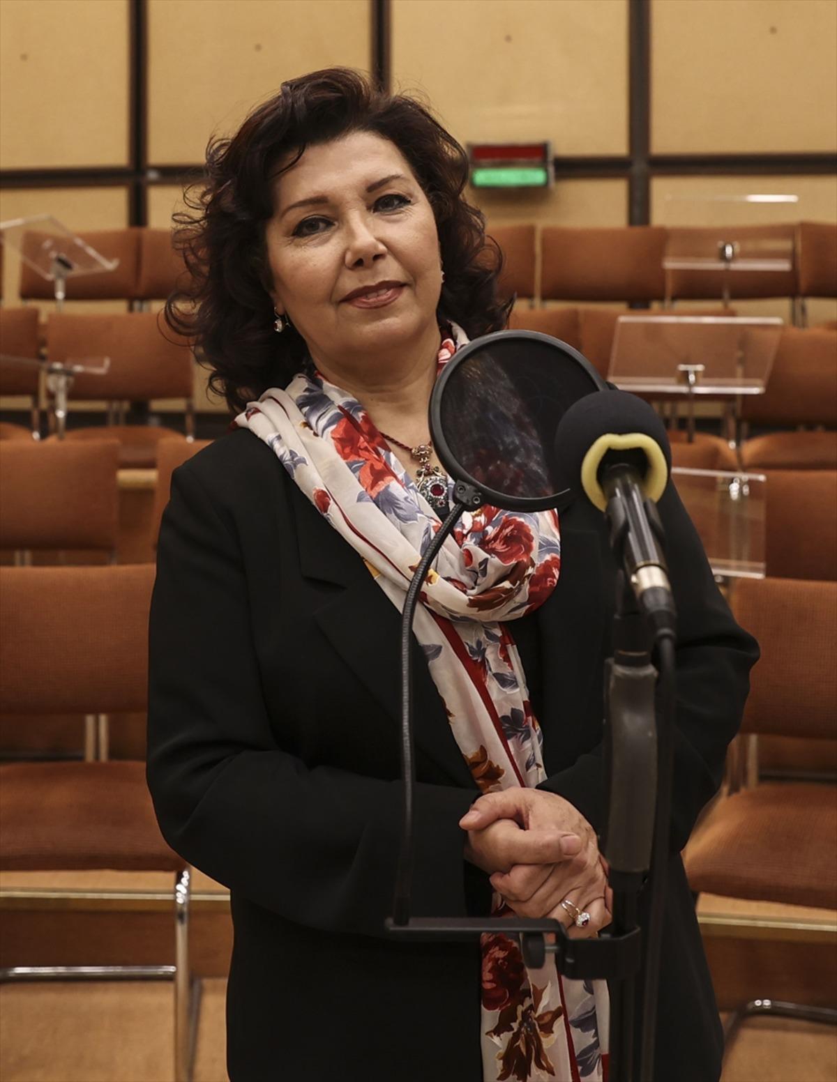 T&Uuml;RK&Uuml;LERE SES VERENLER - T&uuml;rkiye'nin en iyi bozlak okuyan sanat&ccedil;ılarından G&uuml;lşen Kutlu, t&uuml;rk&uuml;lerdeki farklılaşmaya bakışını ve sanat hayatını anlattı: