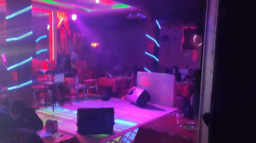 Konya&rsquo;da m&uuml;hr&uuml; bozulan eğlence mekanlarındaki 62 kişiye ceza