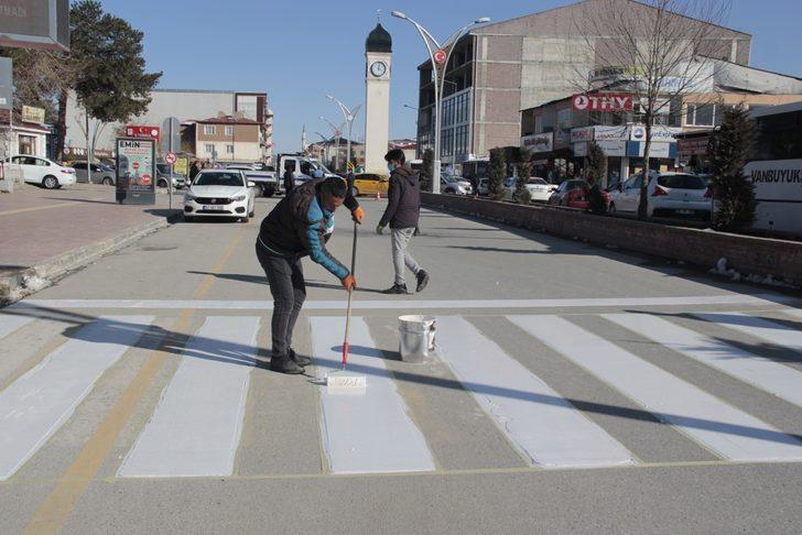 Erciş’teki yaya geçitlerinde 30 Mart hazırlığı G1