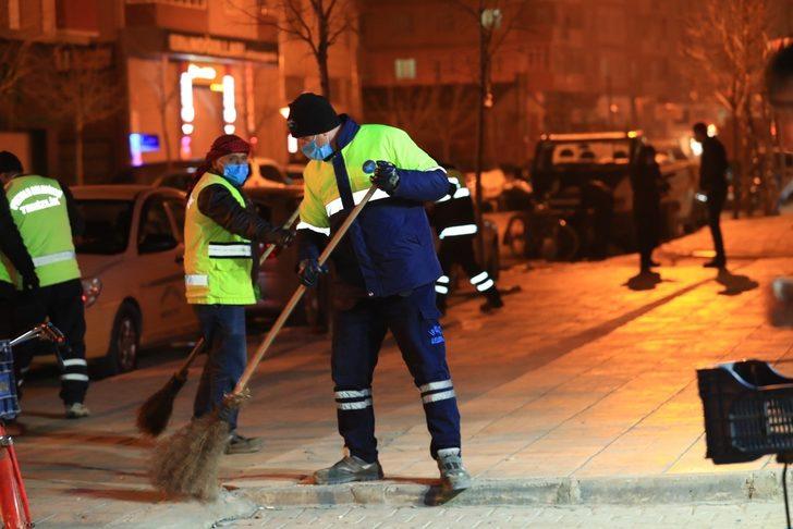İpekyolu Belediyesinden gece temizliği: 3 ton çöp toplandı G2