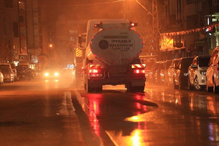 İpekyolu Belediyesinden gece temizliği: 3 ton çöp toplandı G4