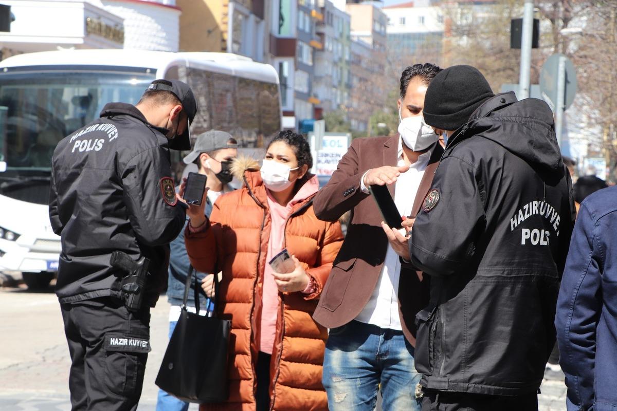 Vir&uuml;s&uuml;n zirve yaptığı Samsun&rsquo;a Ankara ve İstanbul&rsquo;dan polis takviyesi