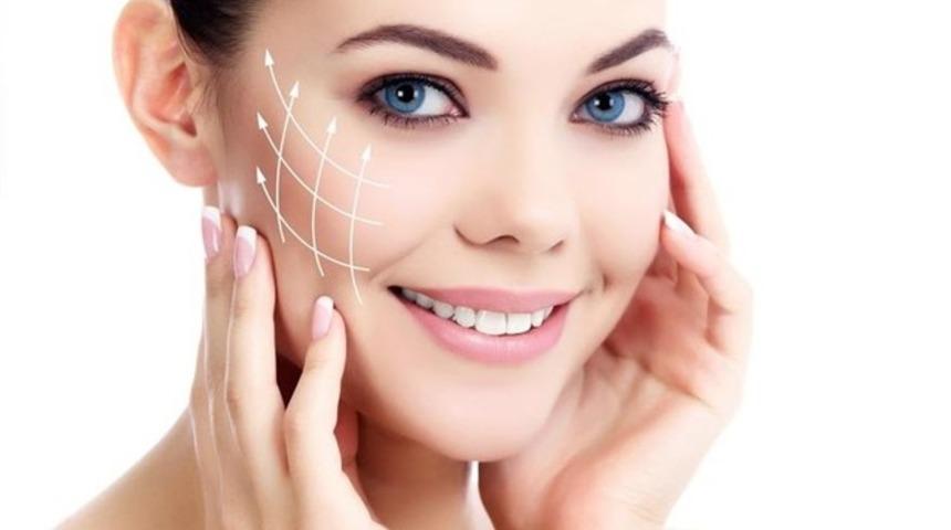 Genç bir yüz genç bir ağız &ccedil;evresi