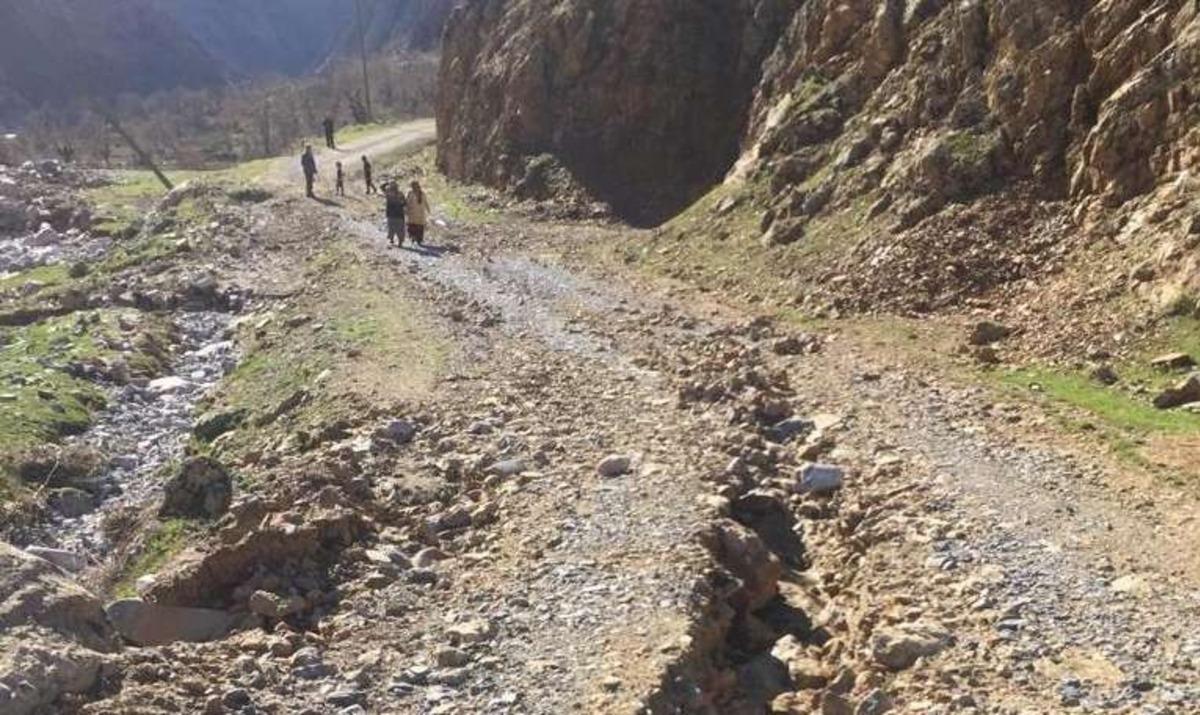 Selden zarar g&ouml;ren k&ouml;y yollarında &ccedil;alışmalar devam ediyor