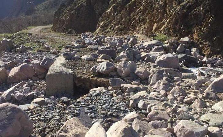 Selden zarar gören köy yollarında çalışmalar devam ediyor G3