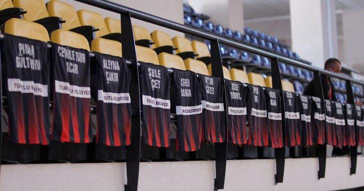 Kadın cinayetiyle hayattan koparılan kadınların isimleri tribünlerde G2