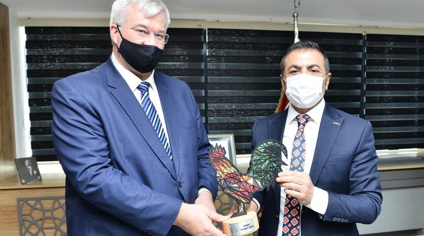 Ukrayna Büyükelçisi’ne horozu öğrettik