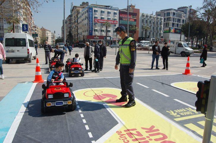 Jandarmadan çocuklara simülasyonlu trafik eğitimi G2