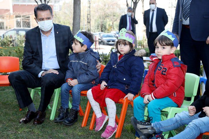 AtaÇocuk’ta minik çiftçiler ilk tohumlarını Başkan Deveci’yle ekti G4