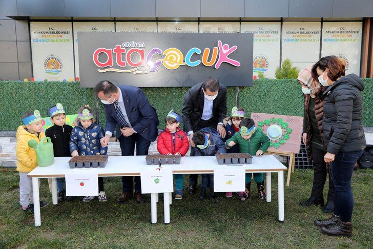 AtaÇocuk’ta minik çiftçiler ilk tohumlarını Başkan Deveci’yle ekti G5