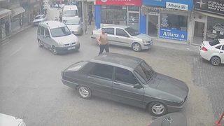 Adana'da yarı çıplak genç korku dolu anlar yaşattı