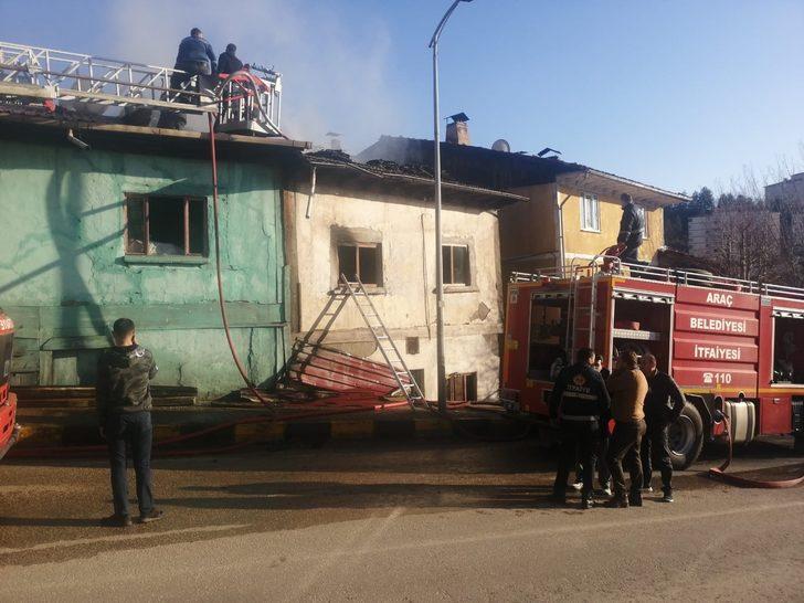 Kastamonu’da çıkan yangında iki ev kullanılamaz hale geldi G3