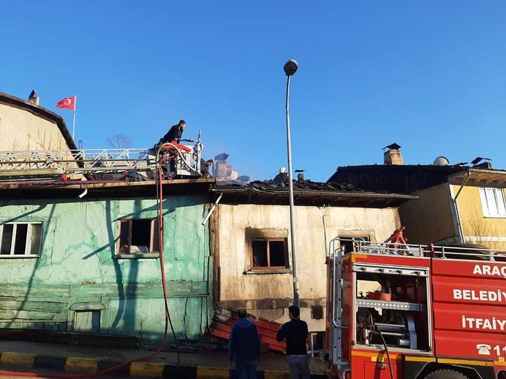 Kastamonu’da çıkan yangında iki ev kullanılamaz hale geldi G4