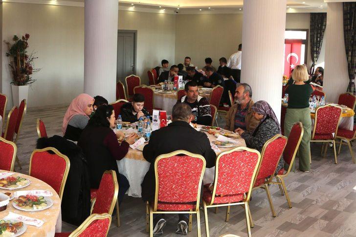 Başkan Atay, apartman görevlileri ile bir araya geldi G1