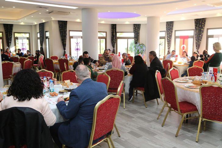 Başkan Atay, apartman görevlileri ile bir araya geldi G3