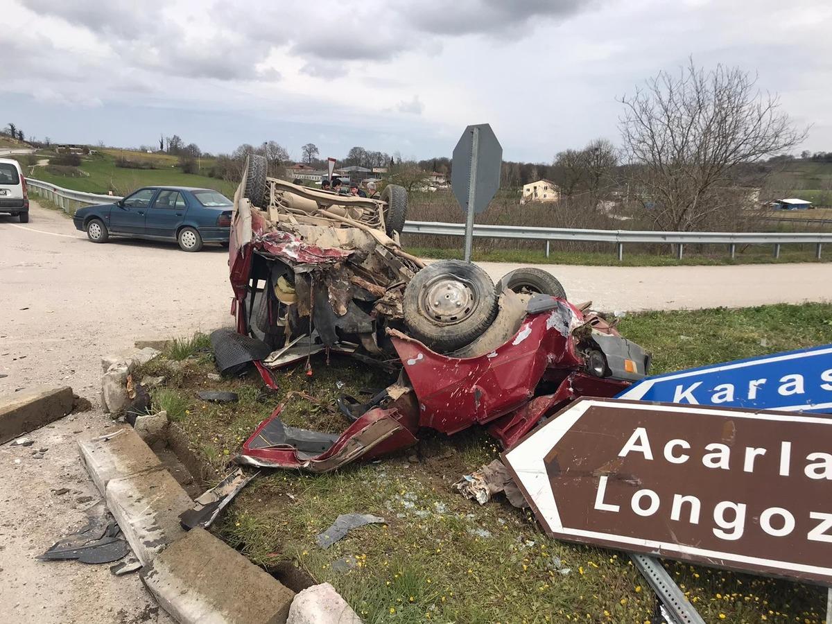 Hurdaya d&ouml;nen otomobil i&ccedil;erisinde sıkışan s&uuml;r&uuml;c&uuml; itfaiye ekiplerince kurtarıldı