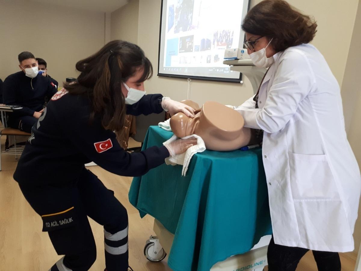 Kapadokya &Uuml;niversitesinde &ouml;ğrencilere acil yardım eğitimi verildi