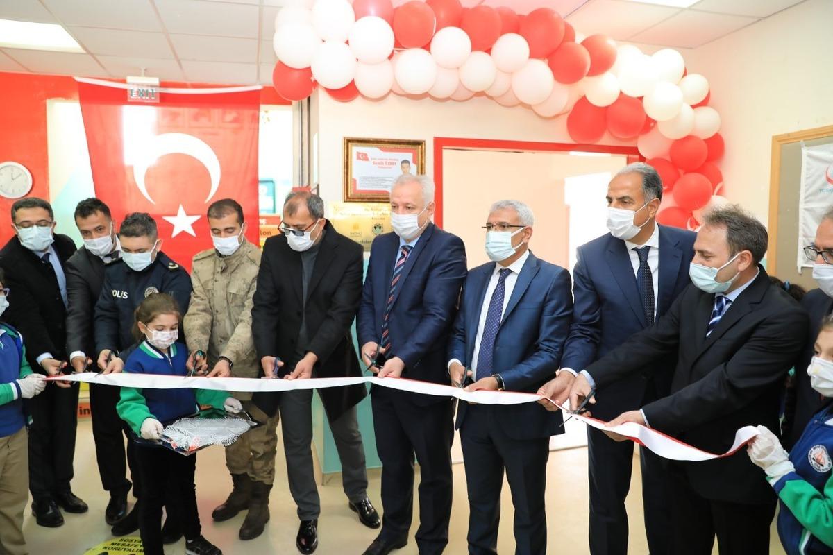 Şehit Semih &Ouml;zbey&rsquo;in ismi k&uuml;t&uuml;phanede yaşatılacak