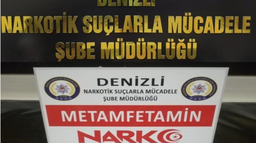 Evlerinin banyo tavanında gizledikleri zehir ile yakalandılar