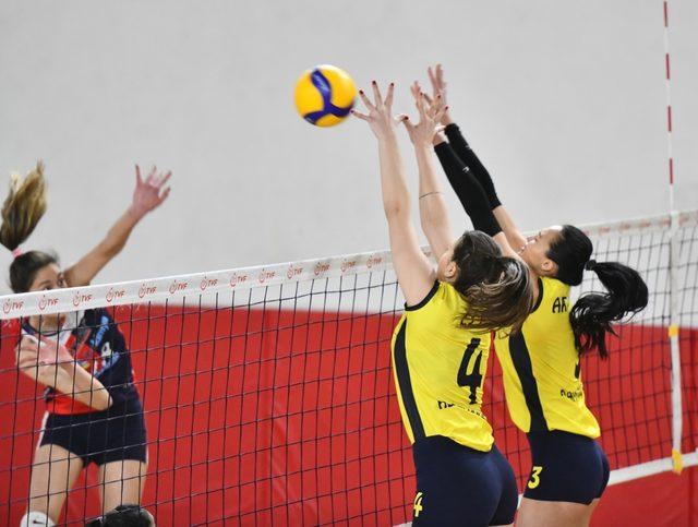 Adam Voleybol Play Off’ta