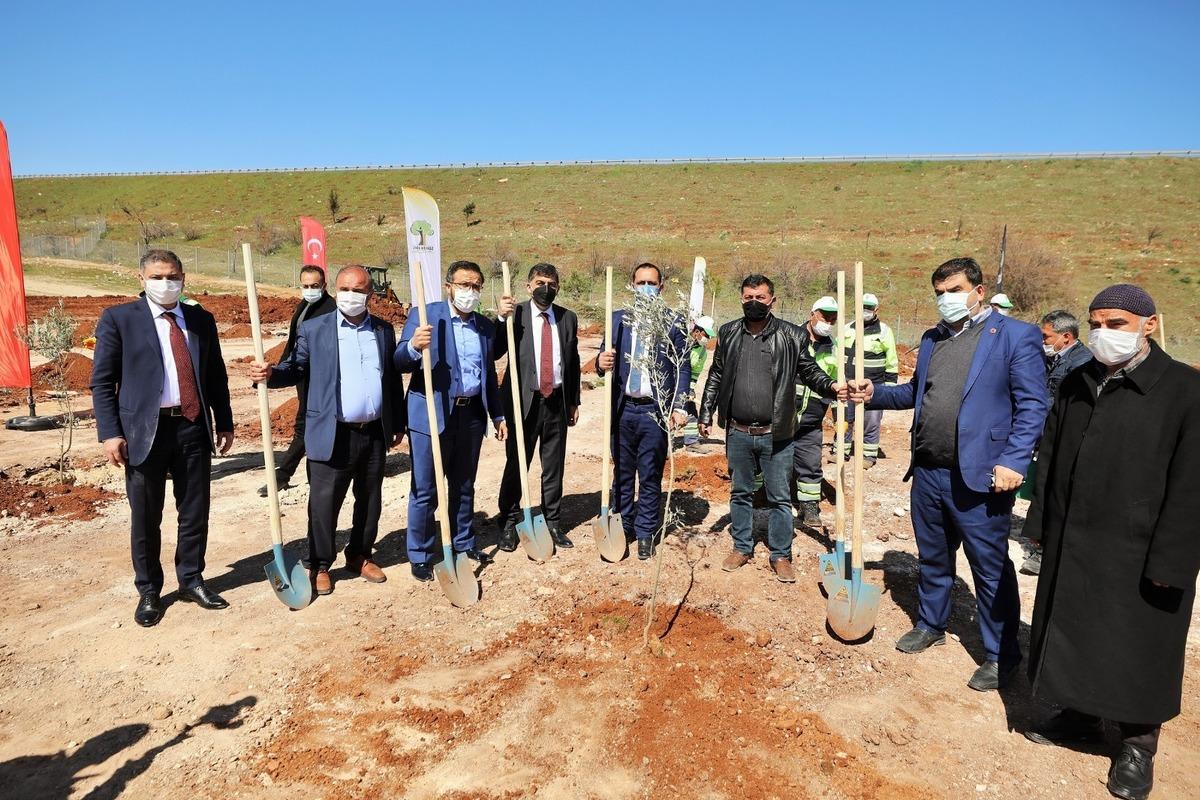 Şehitkamil&rsquo;de geleceğe nefes olacak fidanlar, toprakla buluşturuldu