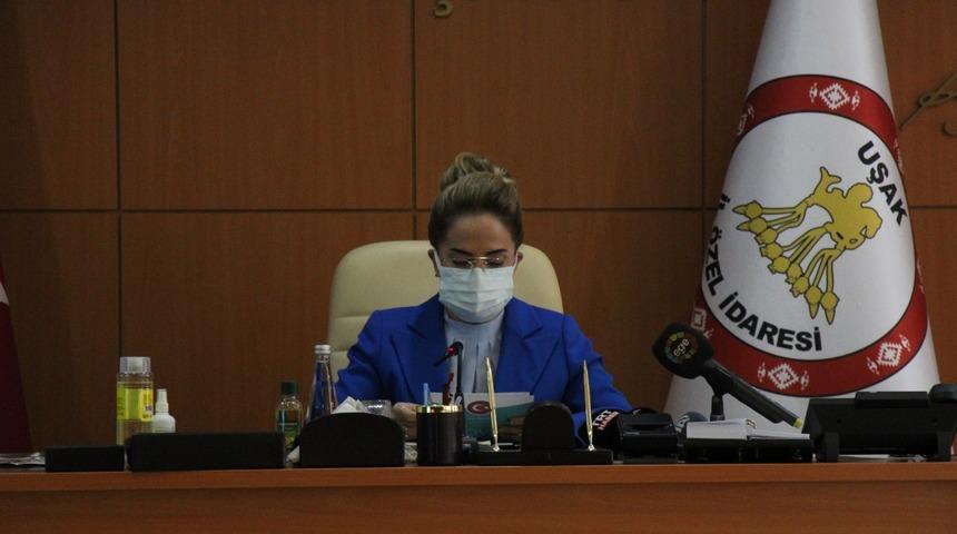 Uşak esnafı, &ldquo;T&uuml;t&uuml;ne hayır, yaşama merhaba&rdquo; diyor