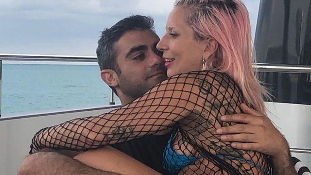 Lady Gaga'ya sevgilisinden dev çiçekle 35. yaş kutlaması