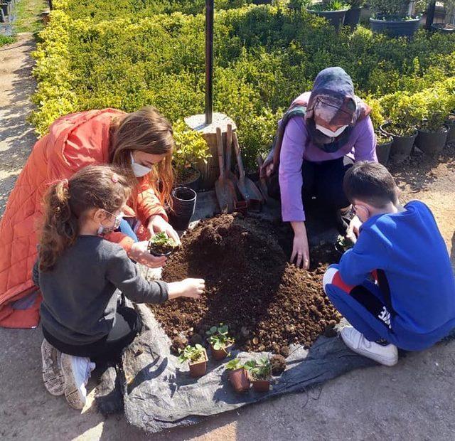 Minik öğrenciler toprakla buluştu