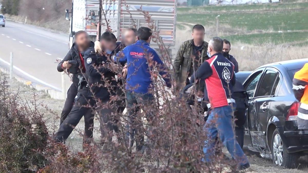 Kırıkkale&rsquo;de kaza sonrası ortalığı birbirine kattı, polise tehditler savurdu