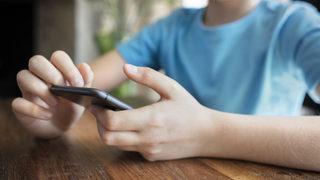 Sahte hesaplar açıp başkalarının cinsel fotoğraflarını paylaşan kadın gözlem altına alındı