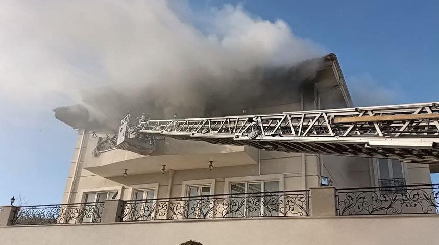 Büyükçekmece'de Mısırlı iş insanının lüks villasında yangın: 2 yaralı