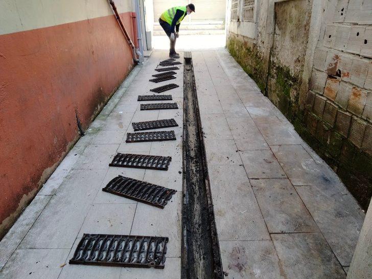 Bilinçsizce atılan sigara izmaritleri menfezleri tıkadı G1