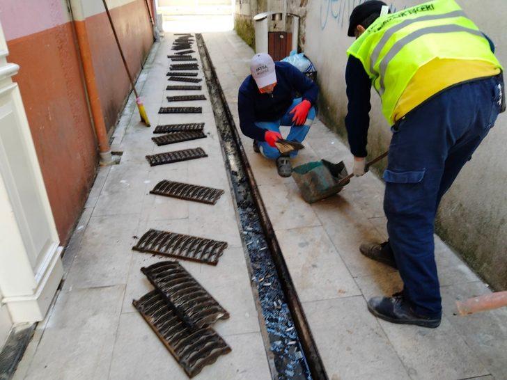 Bilinçsizce atılan sigara izmaritleri menfezleri tıkadı G2