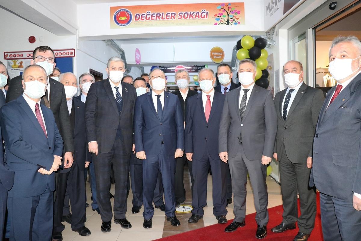 Pazarlama ve Perakende Uygulama Mağazası t&ouml;renle a&ccedil;ıldı