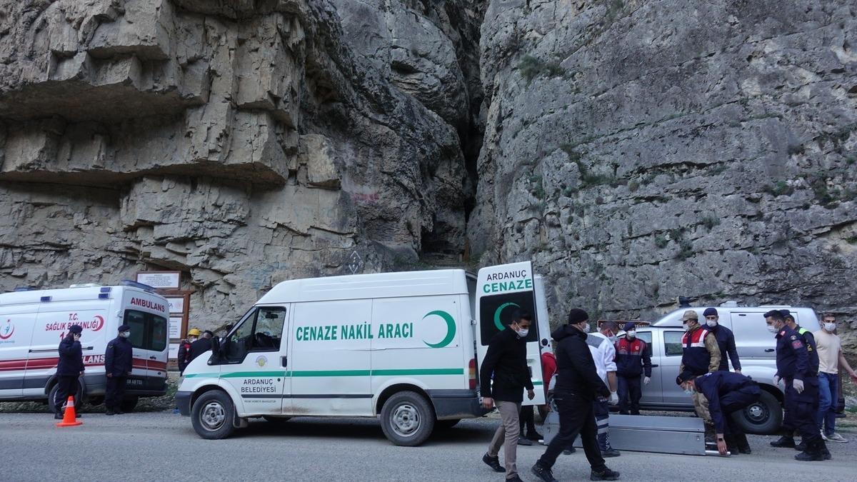 Artvin&rsquo;deki Cehennem Deresi Kanyonu&rsquo;nda ş&uuml;pheli &ouml;l&uuml;m