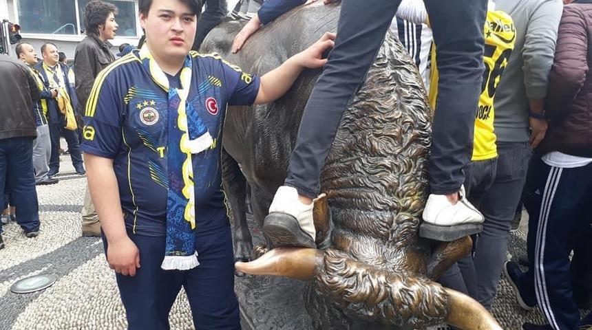 Gen&ccedil; yaşta korona vir&uuml;sten hayatını kaybetti