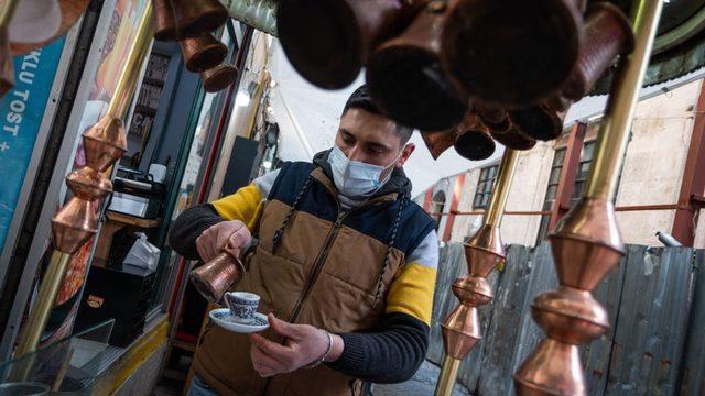 kafe ve lokantalar sınırlı kapasiteyle hizmet vermeye devam edecek.