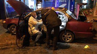 Sakarya'da otomobilin ateşe verilmesi sonucu iş yerinde yangın çıktı