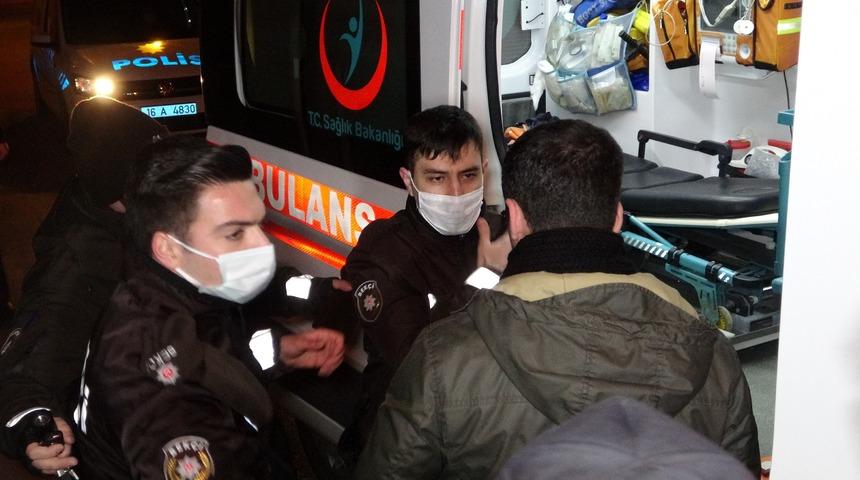 Bursa'da korku dolu anlar: 'Dur' ihtarına uymayan kadın sürücü bekçiye çarparak kaçtı